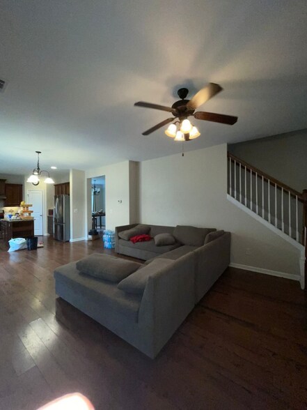 Building Photo - 3925 Silver Springs Rd