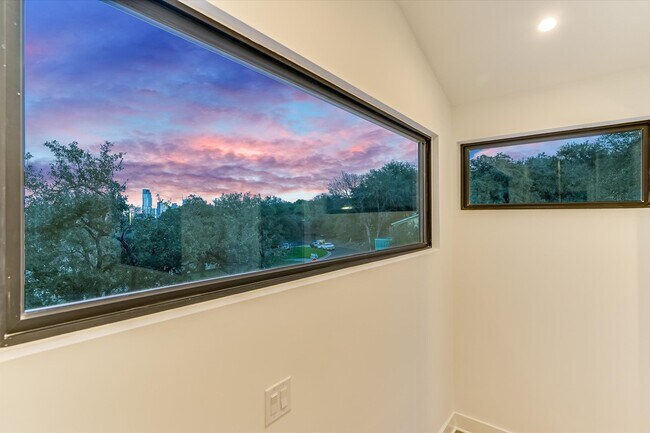 Building Photo - 2401 Trailside Dr