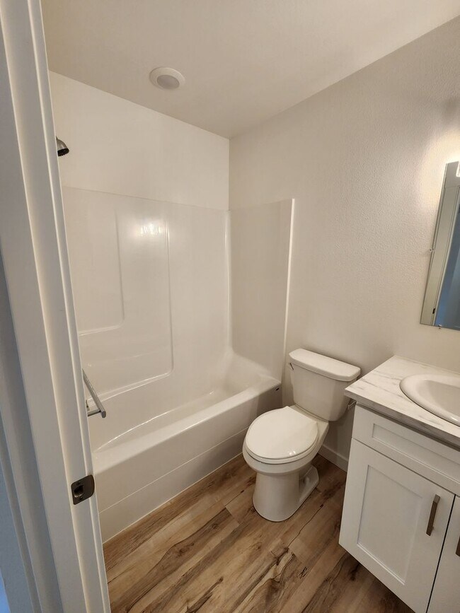 Building Photo - 1014 Peach Rd