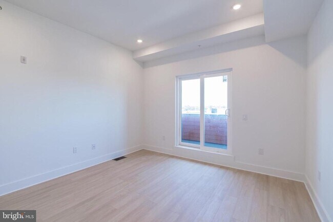 Building Photo - 4408 Lancaster Ave