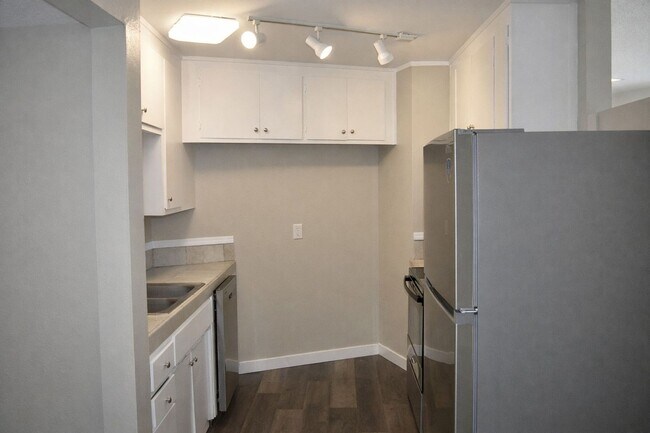 Building Photo - 6049 Northcrest Cir