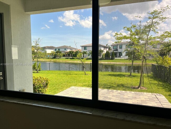 Building Photo - 10970 Pacifica Wy