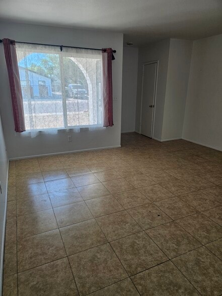 Building Photo - 6820 E Avalon Dr