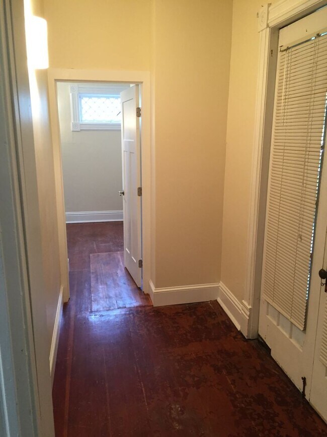 Building Photo - 910 N Garden St