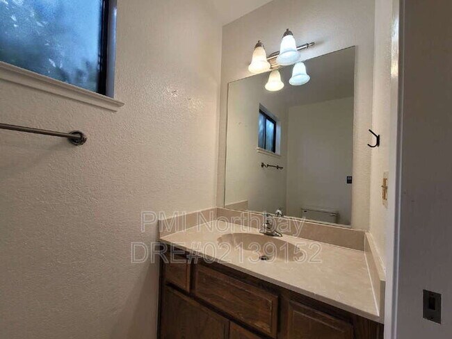 Building Photo - 3552 Larchmont Ct