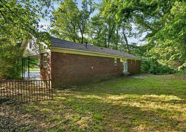 Building Photo - 2224 Wellons Ave