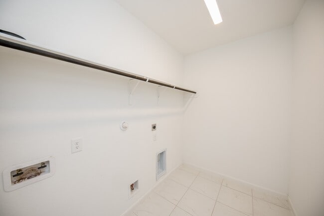 Building Photo - 42514 Summer Crst Rd