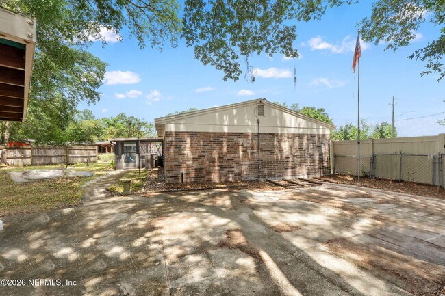 Building Photo - 4212 Pointe Haven Dr N