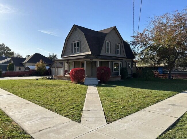 Building Photo - "Charming 3-Bed Oasis with Granite Touches & Cozy Fireplace in Nampa!"