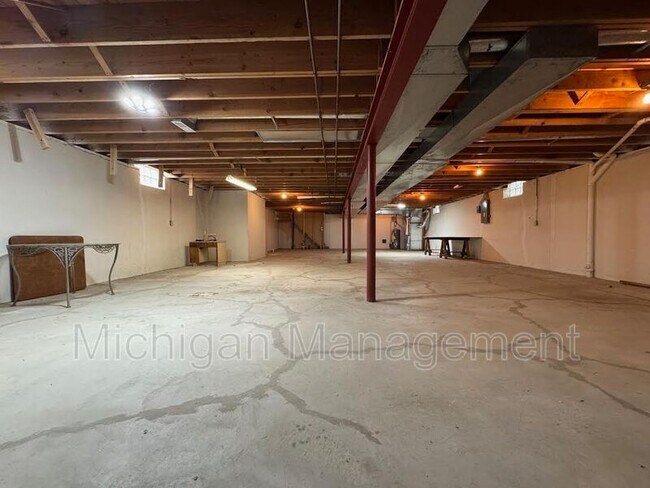 Building Photo - 40250 Pinetree Dr