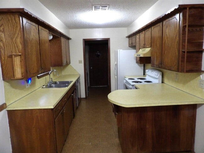 Building Photo - 6332 NW Taylor Ave