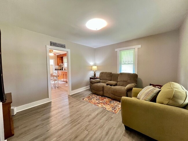 Building Photo - Fully Furnished & Utilities Included -SHOR...