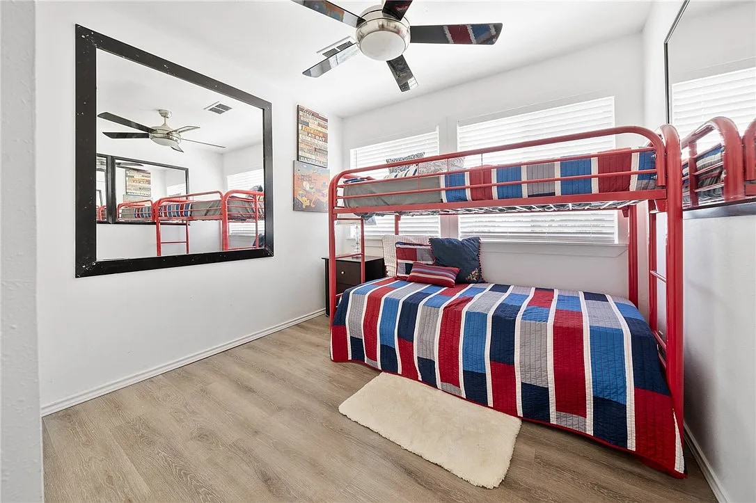 Building Photo - 120 Retama Ln