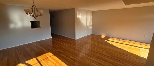 Building Photo - 200 Ledgewood Dr