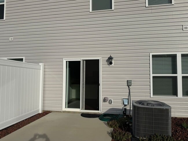 Building Photo - 3 Bedroom Condo Central Jonesborough