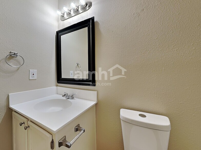 Building Photo - 109 Rivermarsh Dr