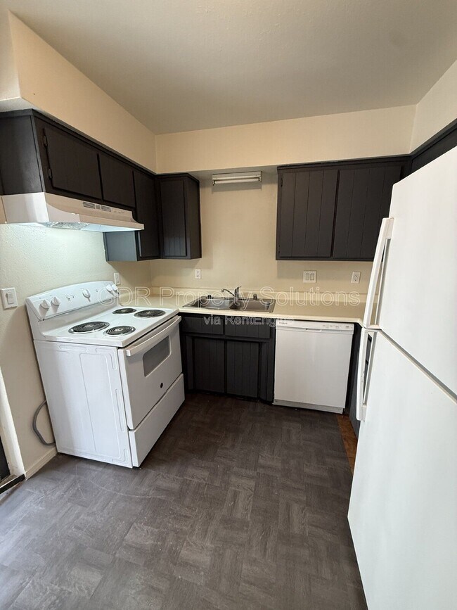 Building Photo - 1928 Buena Vista Dr SE