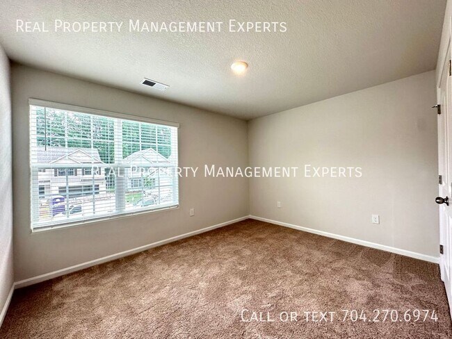 Building Photo - 512 Hawley St