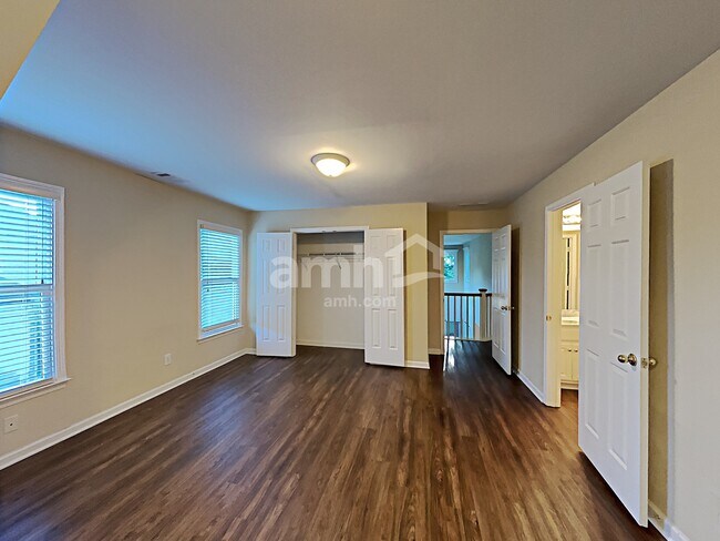 Building Photo - 815 Hillcrest Ln