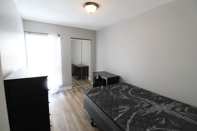 Building Photo - 1337 Bradley Dr
