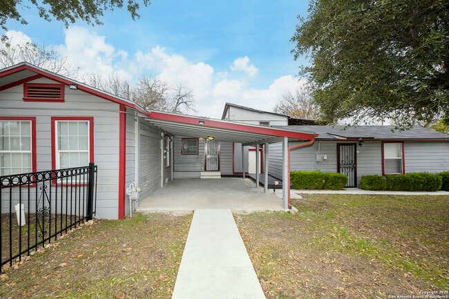 Building Photo - 1731 E Carson St