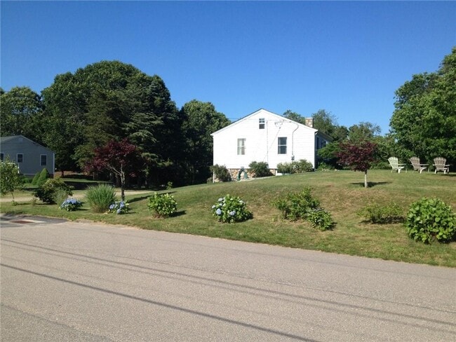 Primary Photo - 7 Cattail Dr