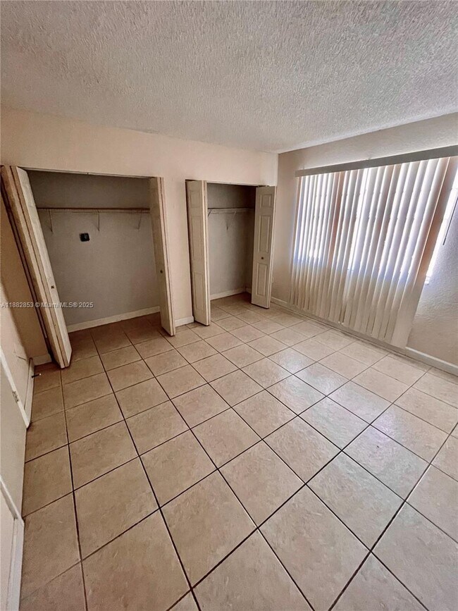 Building Photo - 10900 SW 104th St