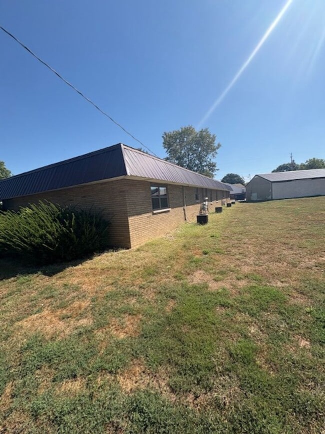 Building Photo - 200 Matilda St