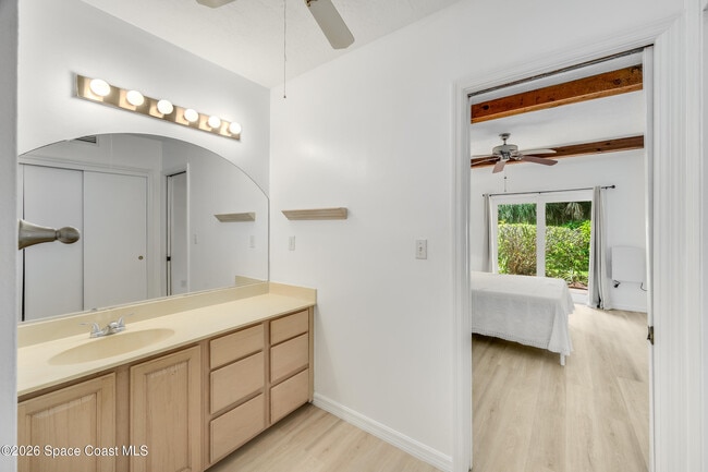 Building Photo - 105 La Costa St