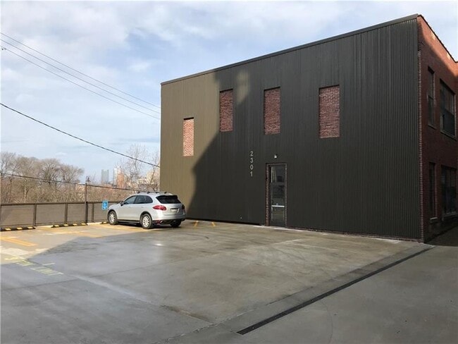 Building Photo - 2301 Mission St