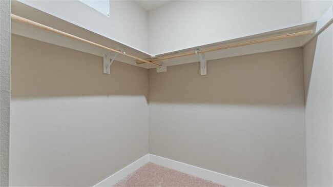 Building Photo - 1023 NE Hts Ln