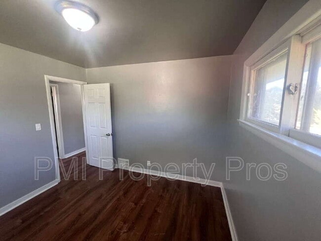 Building Photo - 5650 N 61st St