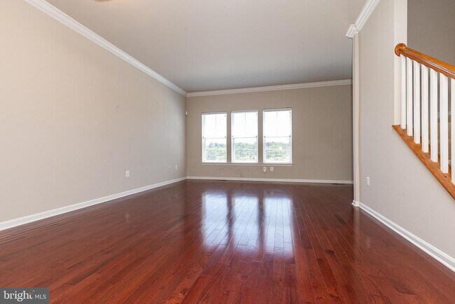 Building Photo - 427 Woodcrest Dr SE