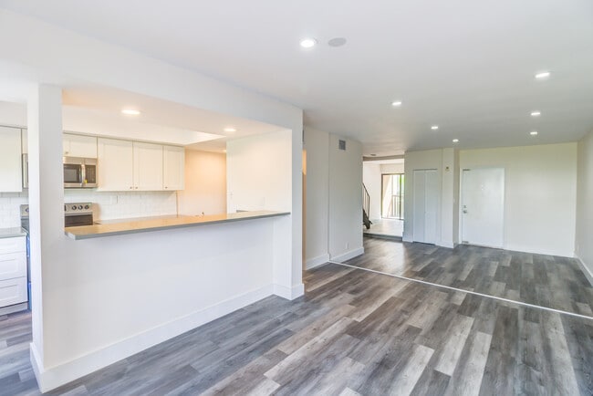 Building Photo - 9137 NW 38th Dr