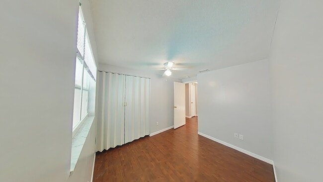 Building Photo - 5606-5689 89th Ave