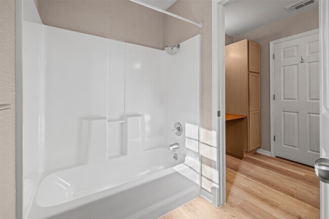 Building Photo - 201 Gail Dr