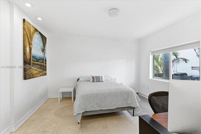 Building Photo - 1249 Biscaya Dr