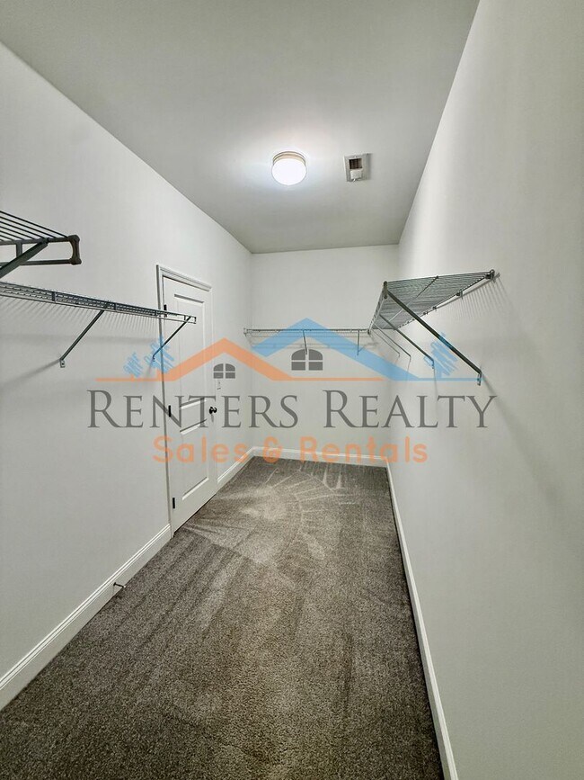 Building Photo - ? Beautiful Executive Home with 3-Car Garage + Incredible Outdoor Living ?