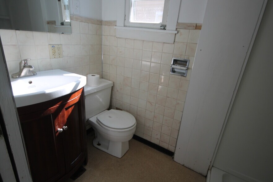 Building Photo - 607 Minor Ave