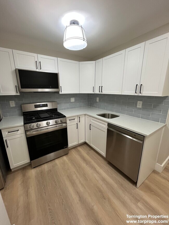 Building Photo - 17 M St