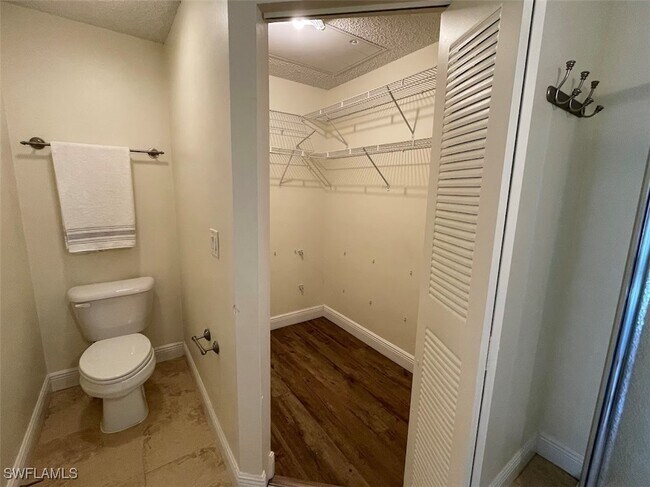 Building Photo - 2585 Grassy Point Dr