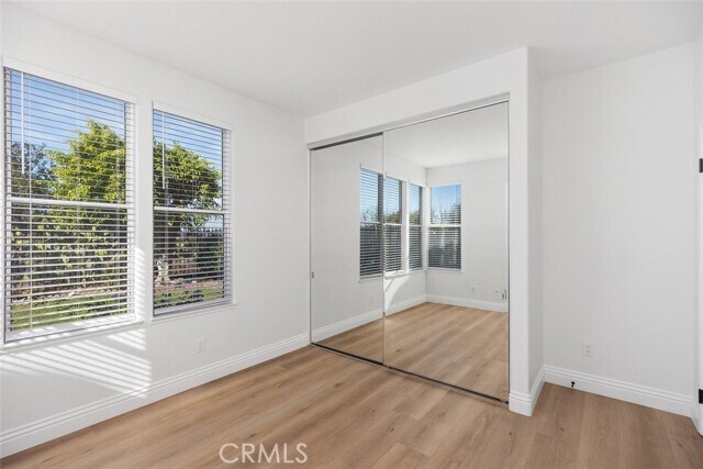 Building Photo - 2 Crystalglen