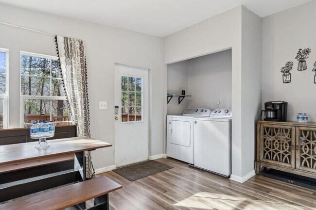 Building Photo - 1009 Sumac Ct