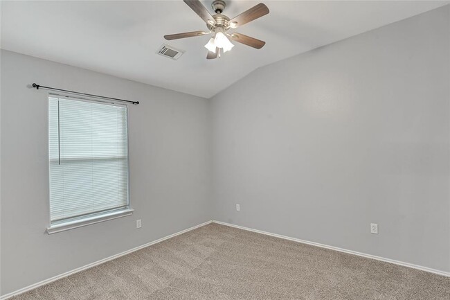 Building Photo - 24422 Lakecrest Village Dr