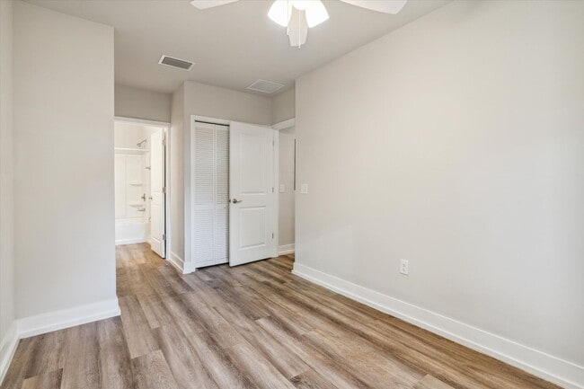 Building Photo - Live next to campus and all things Gainesv...