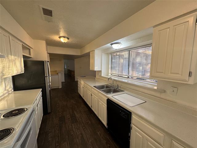 Building Photo - 2905 Woodlark Dr