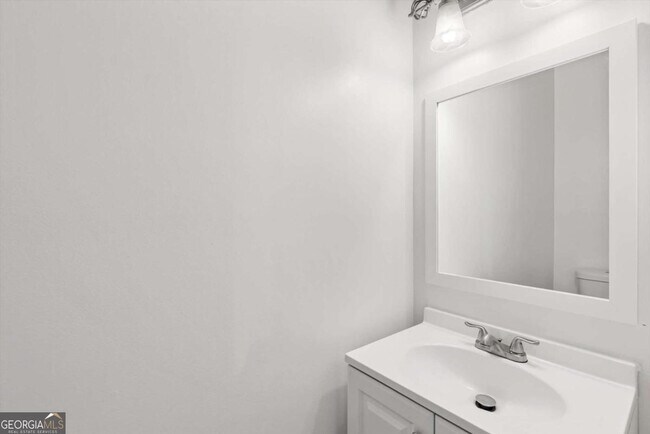 Building Photo - 6720 Stoneleigh Way