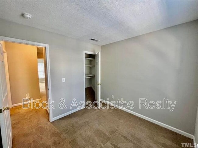 Building Photo - 412 Canyon Lake Cir