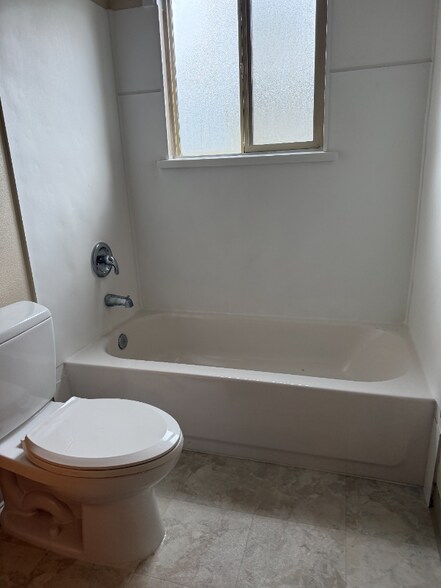 Building Photo - 8532 Phinney Ave N