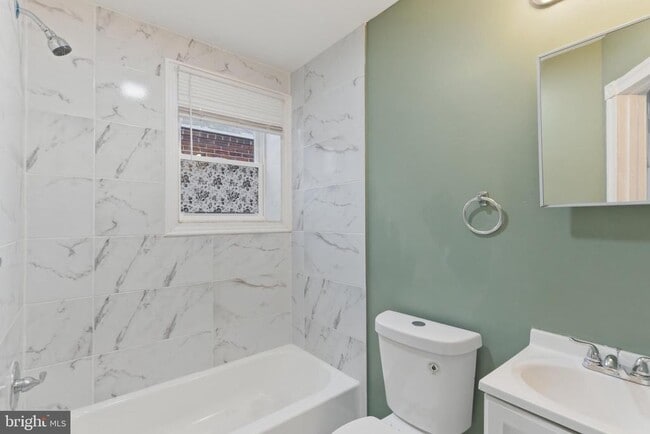 Building Photo - 3836 N Darien St